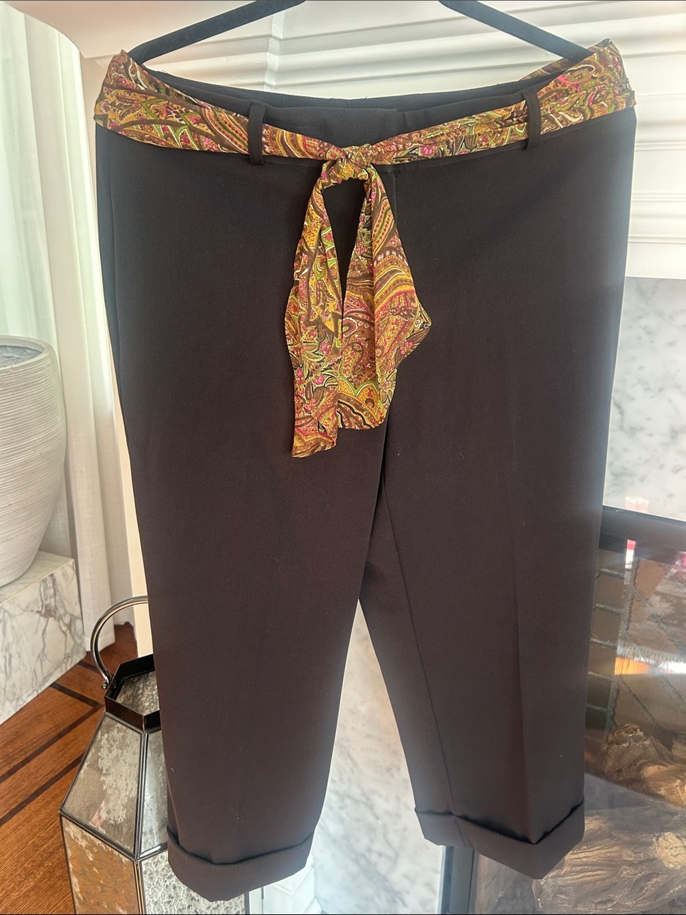 Black Cropped Tie-Waist Capris